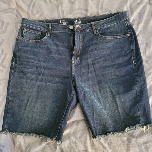 A.n.a. Jean Shorts Size 18 Bermuda Mid Rise Dark Wash Blue Denim 9 inch Inseam - Picture 1 of 3